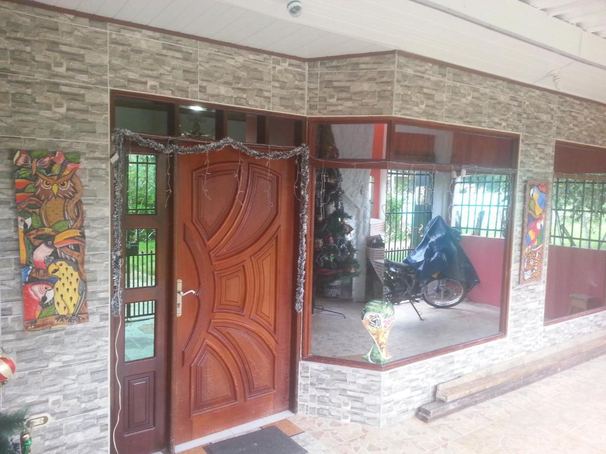 Hostal Selvatrip Leticia Kültér fotó